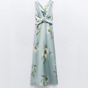 Floral satin like dress HOST PICK 🩷🥳🩵🥳🩵